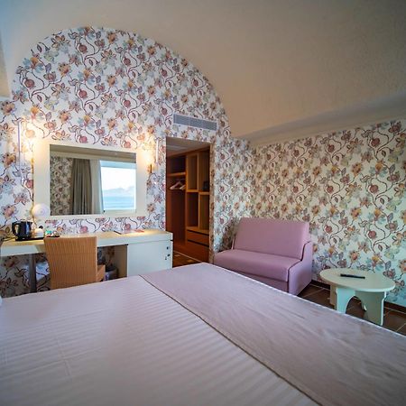 Ramada Loutraki Poseidon Resort 外观 照片