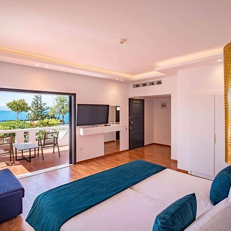 Ramada Loutraki Poseidon Resort 外观 照片