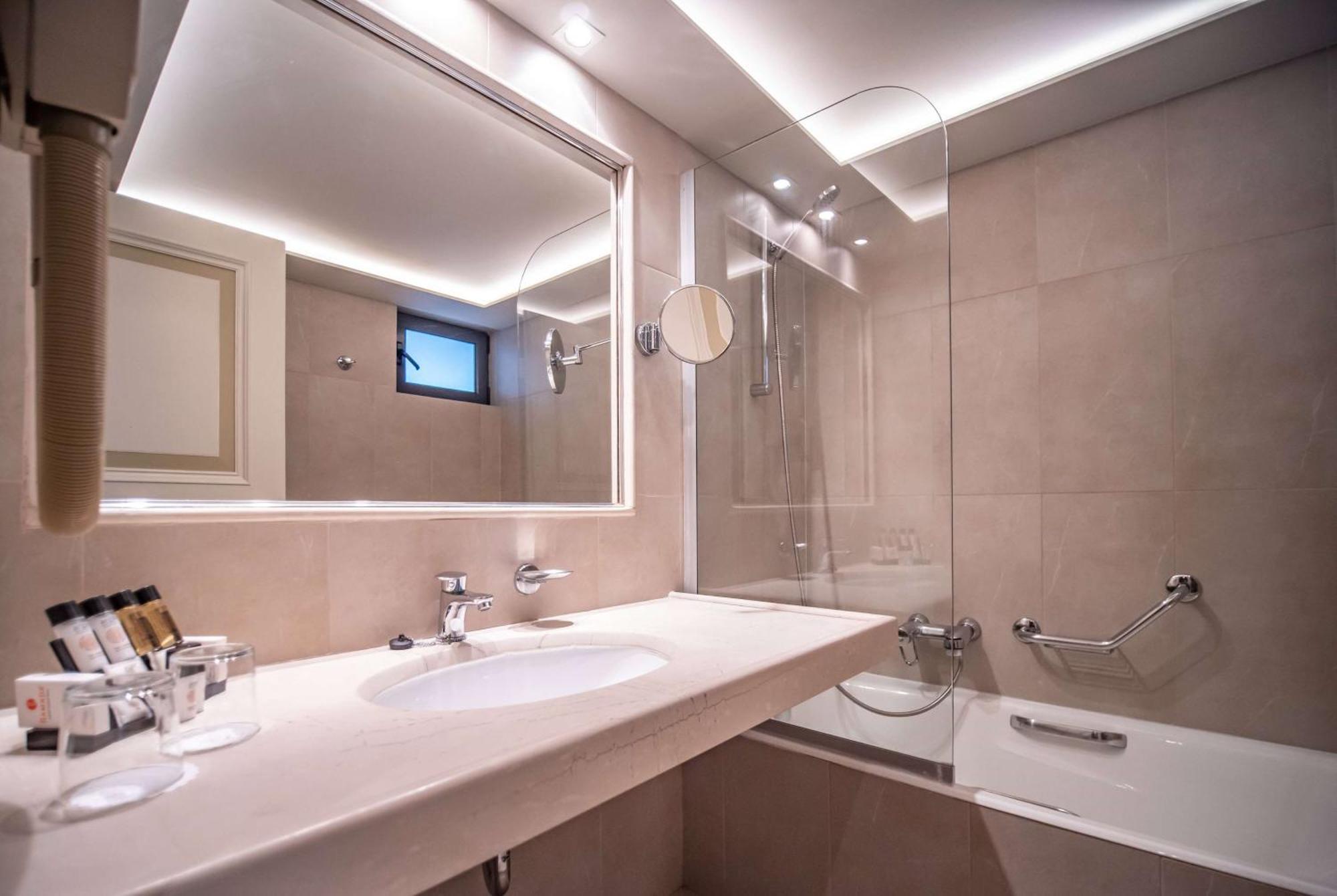 Ramada Loutraki Poseidon Resort 外观 照片