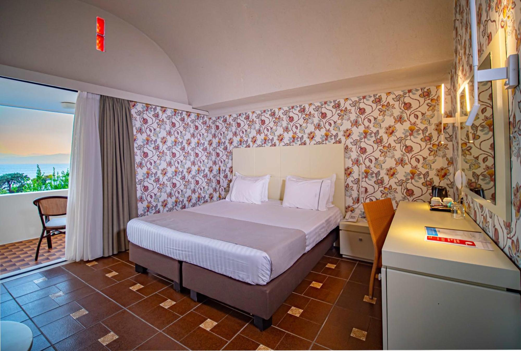 Ramada Loutraki Poseidon Resort 外观 照片