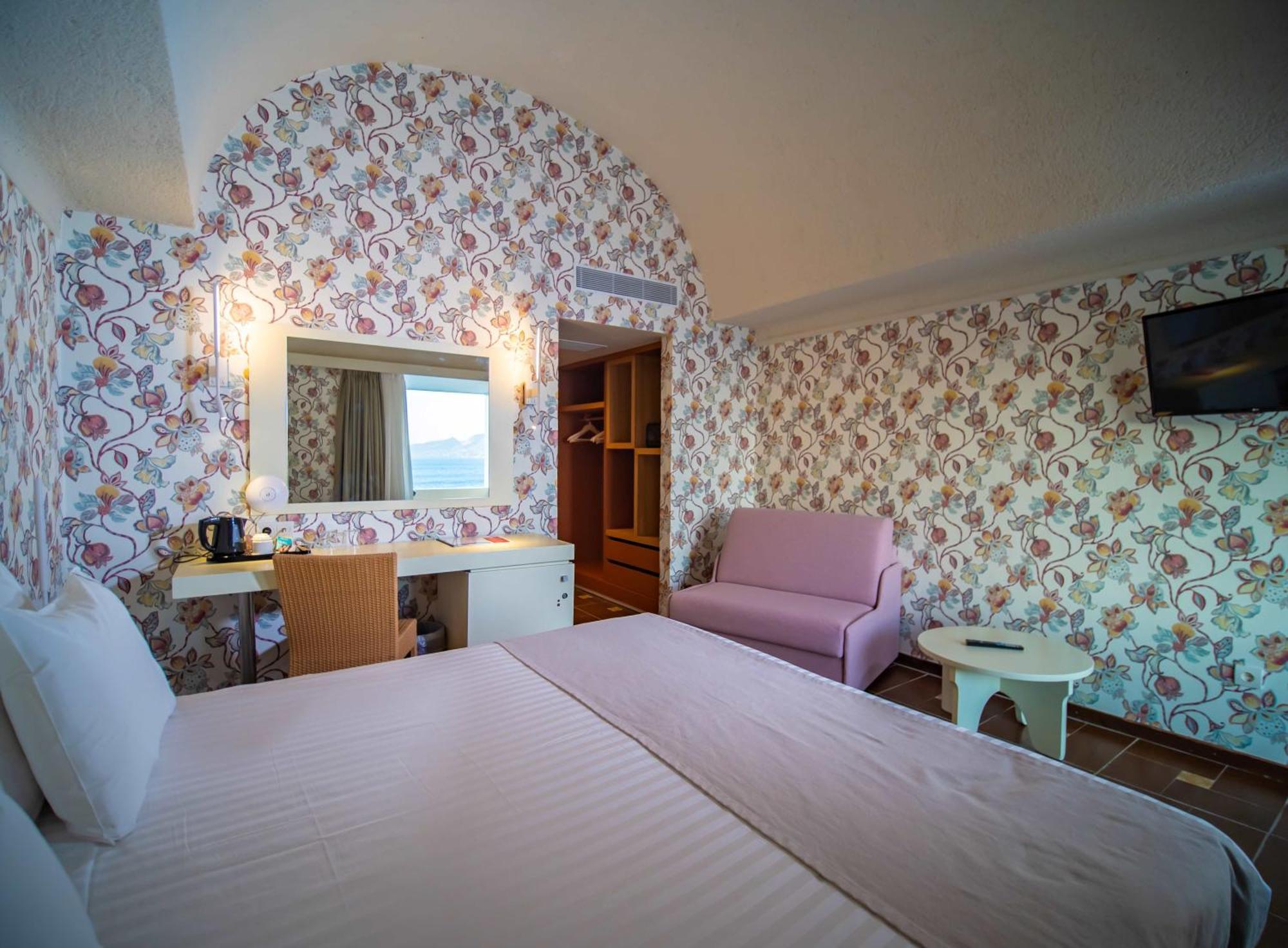 Ramada Loutraki Poseidon Resort 外观 照片